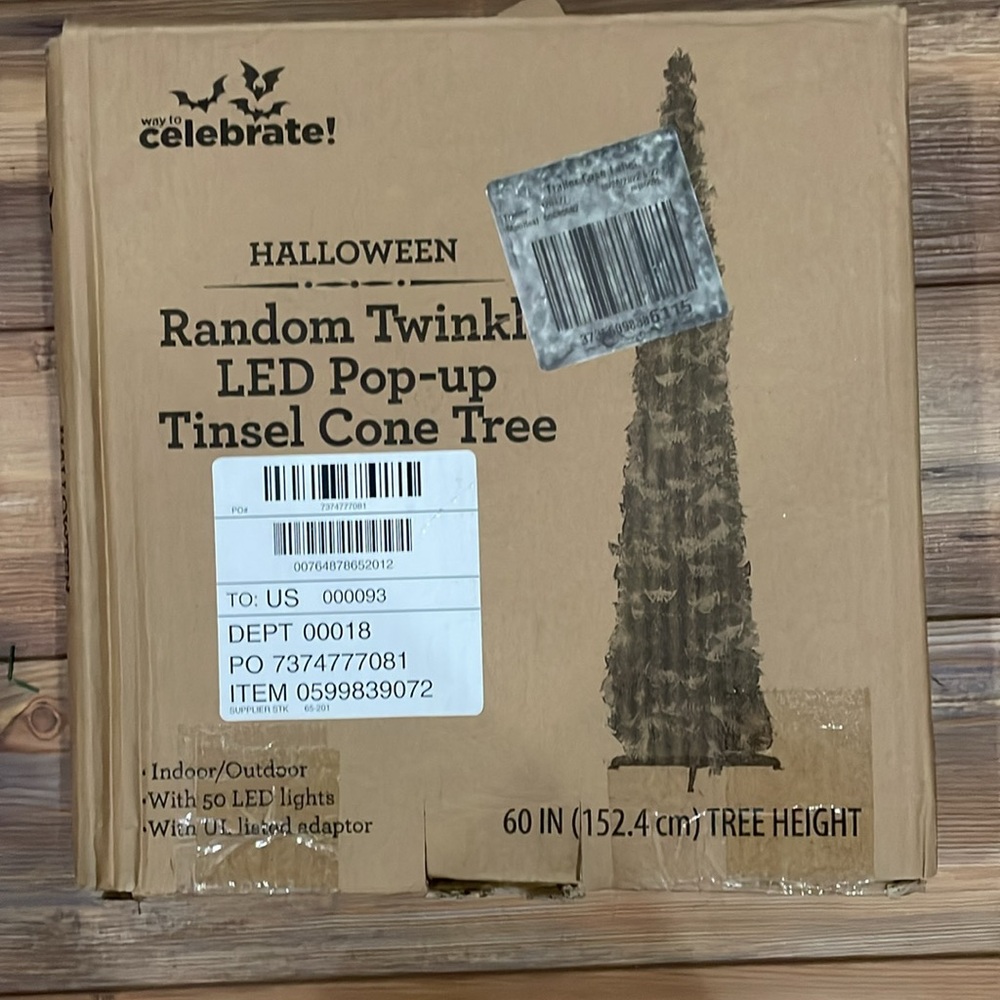 Halloween Tree - Picture 2 of 7